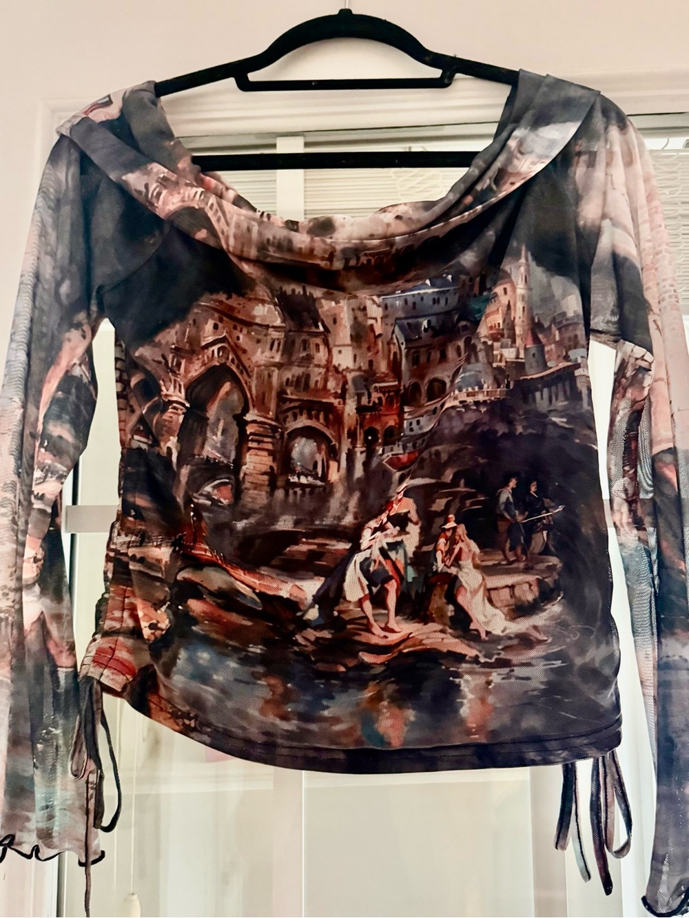NWOT a Beautiful Venice scene off the shoulders, flare sleeve, runs smaller , XL